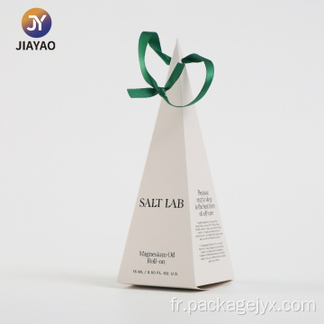 Boîte cadeau en papier en forme de pyramide avec fermeture à ruban
